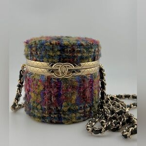 RARE CHANEL Multicolor Tweed Round Vanity Chain Bag ID: JKX8J5EL